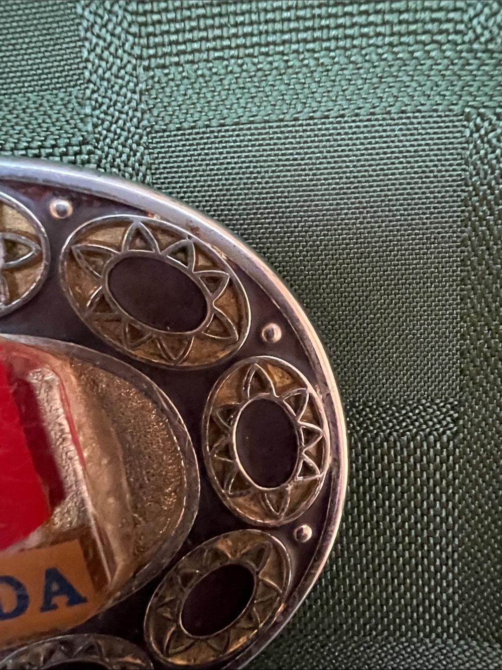 Canada Flag Oval Belt Buckle - Gold & Red - Picture 3 of 6
